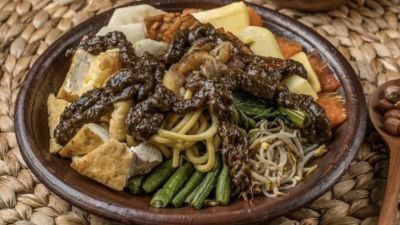 Rujak Cingur: Kuliner Khas Surabaya yang Menggugah Selera
