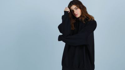 Inspirasi Outfit Serba Hitam: Menampilkan Gaya yang Elegan dan Dinamis