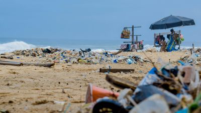 Dampak dan Upaya Penanganan Sampah Plastik di Indonesia