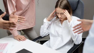 Imposter Syndrome: Fenomena Psikologis yang Mengancam Perkembangan Karier di Indonesia