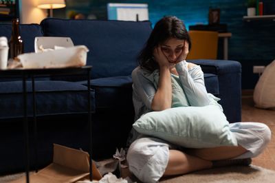 30 Caption Sedih Bahasa Inggris dan Artinya untuk Ungkapkan Perasaan