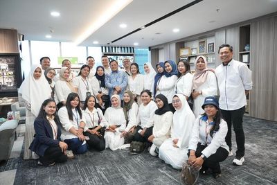 PNM Wujudkan Mimpi Karyawan Berprestasi Berangkat ke Eropa Hingga Umroh