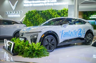 VinFast VF 7 Resmi Mengaspal di GIIAS Semarang 2025: Dibanderol 511 Jutaan dan Bisa Sewa Baterai