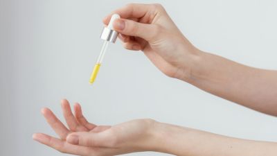 Mengenal Serum Vitamin C: Manfaat, Efek Samping, dan Tips Aman Penggunaan