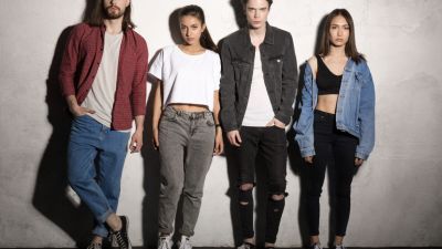 Tips Tampil Stylish Saat Hangout: Mix and Match Outfit dengan Mudah