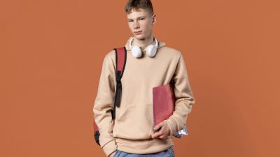 Fashion Item Wajib untuk Mahasiswa: Tampil Stylish di Kampus