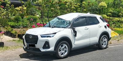 Kecelakaan Tunggal, Mobil Rocky Terguling Saat Melaju di Jalan Ring Road Manado