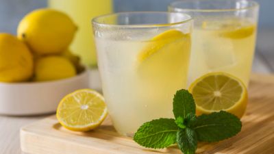 Menyelami Manfaat dan Risiko Minum Air Lemon di Pagi Hari