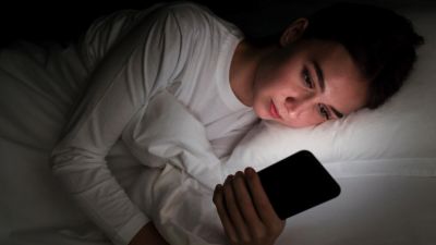 Dampak Kebiasaan Scroll TikTok Sebelum Tidur terhadap Kualitas Tidur dan Kesehatan Mental