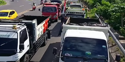 Solar langka, Ratusan Mobil Truk Tutup Jalan DPRD Sulut Tuntut Usut Dugaan Kecurangan Solar
