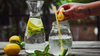 Infused Water: Alternatif Menarik untuk Menjaga Hidrasi dan Kesehatan