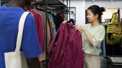Dampak Fast Fashion dan Upaya Keberlanjutan dalam Industri Fashion
