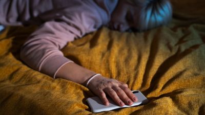 Mengurangi Penggunaan Gadget Sebelum Tidur: Manfaat Digital Fasting