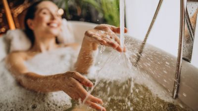 Manfaat Mandi Air Dingin untuk Kesehatan Mental