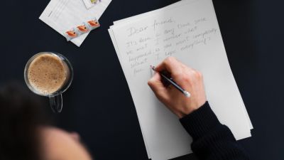 Menulis Puisi Sebagai Sarana Penyembuhan Diri