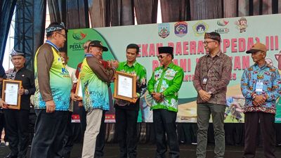 Bupati Nunukan Raih Penghargaan Adhi Bhakti Tani Nelayan