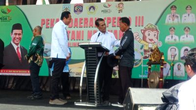 Akan Pensiun Sebagal PPL, Imam Terima Sepasang Sapi dari Menteri Pertanian