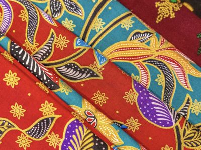 17 Caption Singkat tentang Hari Batik Nasional 2025 yang Keren untuk Anak Muda