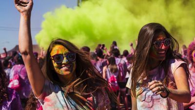 Color Run: Fenomena Olahraga Berwarna yang Meningkatkan Gaya Hidup Sehat di Indonesia