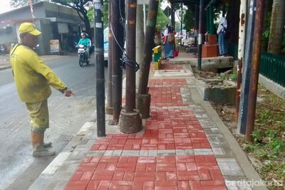 Perbaikan Trotoar dan Halte Taman Barito Rampung, Warga Sambut Positif