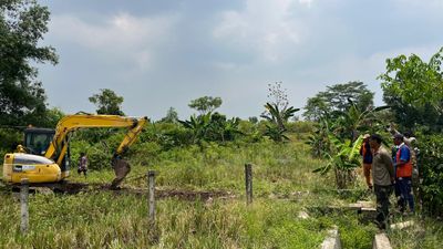 Pengelola Tol Lampung Bantu Normalisasi 150 Meter Irigasi Sawah di Desa Sidomulyo