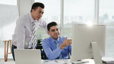 Dampak Favoritisme Atasan Terhadap Lingkungan Kerja dan Karier Karyawan