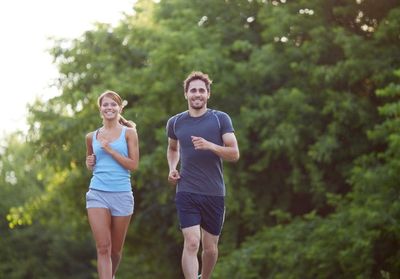Nggak Suka Jogging? Ketawa Bisa Jadi Olahraga Ringan buat Mahasiswa