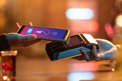 Dari Penjual Pulsa Keliling, Dua Anak Muda Nojokerto Ini Bangun Dompet Digital