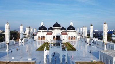 Masjid Raya Baiturrahman: Ikon Aceh yang Dibangun Ulang dari Abu Perang