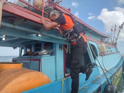 Dua Awak Kapal Ikan Jatuh di Perairan Aru Ditemukan Selamat