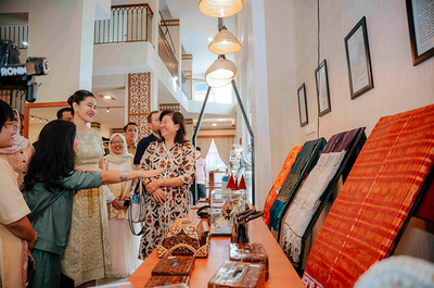 Promosikan Budaya Sumut, Kahiyang Ayu Kenalkan Ulos hingga Songket pada Istri Dubes AS
