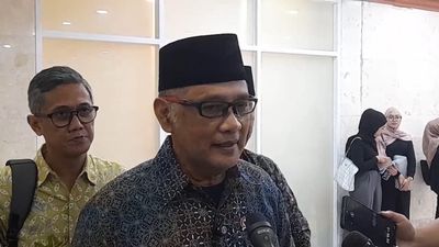 Dari Aceh sampai Papua, Semua Sama: Antri Haji 26 Tahun!