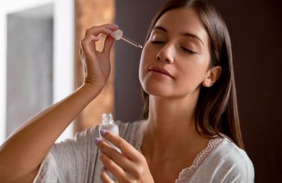 Kulit Kamu Sensitif? Coba Bakuchiol, Retinol Alami yang Sedang Jadi Favorit!