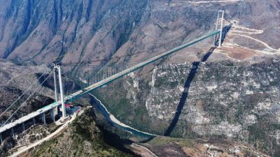 Jembatan Tertinggi di Dunia Resmi Dibuka di China