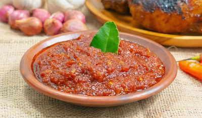 Resep Sambal Pedas Gurih untuk Teman Ayam dan Ikan Bakar