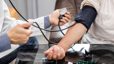 Hipotensi: Pemahaman, Gejala, dan Penanganan Tekanan Darah Rendah