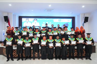 23 Lansia di Bontang Diwisuda Lengkap dengan Toga, Buktikan Usia Bukan Halangan untuk Belajar