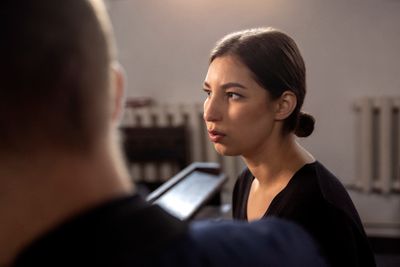 Silent Personality: Orang yang Terlihat Pendiam Tapi Punya Kecerdasan Sosial Tinggi