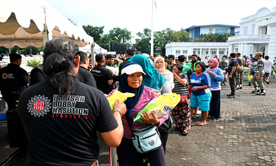 Stabilkan Harga, Barisan Bobby Nasution Indonesia Salurkan 5 Ton Beras untuk Rakyat