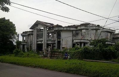 Misteri Rumah Hantu Darmo: Antara Keluarga Kaya Raya dan Perjanjian Mistis yang Berujung Maut!