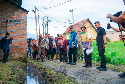 Rico Waas Tinjau Jalan Rusak di Medan Marelan, Perbaikan Dimulai Minggu Depan