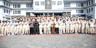 Bupati Kuningan Lepas Kontingen ke Porsenitas XII Indramayu dan Pornas XVII KORPRI 2025