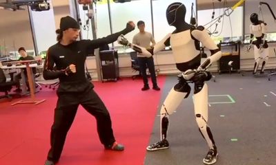 Robot Humanoid Tesla Pamer Aksi Kung Fu yang Mengesankan, Tanda Kemajuan Besar di Dunia AI