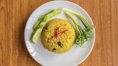 Nasi Kuning: Simbol Harapan dan Kebahagiaan dalam Tradisi Indonesia