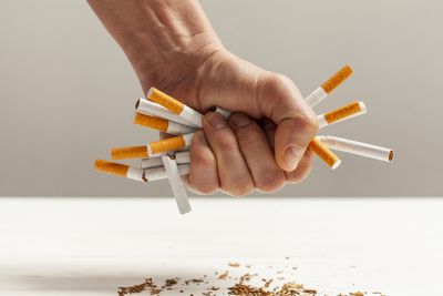 1,4 Juta Batang Rokok Ilegal Asal Jawa Timur Dimusnahkan di Kendari