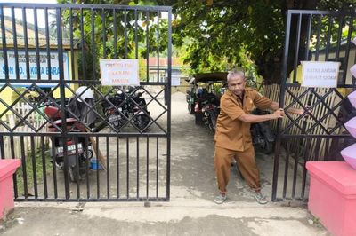 Dua Dekade Mengabdi, Pria Tunarungu di Gorontalo Resmi Jadi PPPK