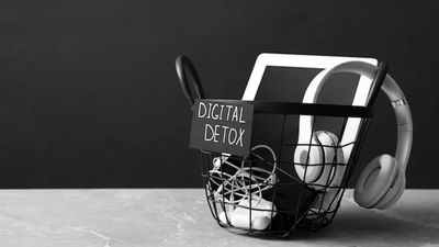 Detoks Digital Sehari : Cara Sederhana Mengembalikan Tenaga dan Kedamaian Batin