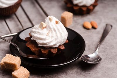 Whipped Cream, Bahan Ajaib yang Jadi Simbol Kemewahan dan Kelezatan Kuliner