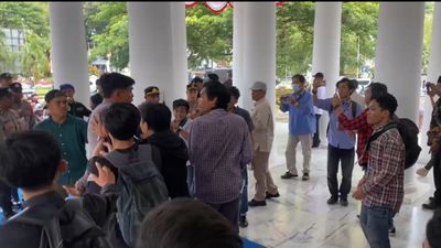 Aksi Unjuk Rasa Mahasiswa Peringati HUT Kab.Serang Ke 499 Diwarnai Baku Hantam