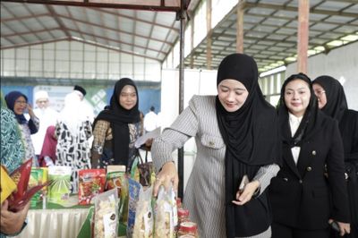Nawal Yasin Tunjukkan Kepedulian terhadap UMKM saat Kunjungi Pesantren Al Hikmah Brebes